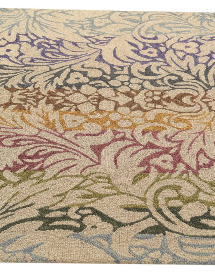 Detail image of  5' 1 x 7' 5 Agra Wool Rug