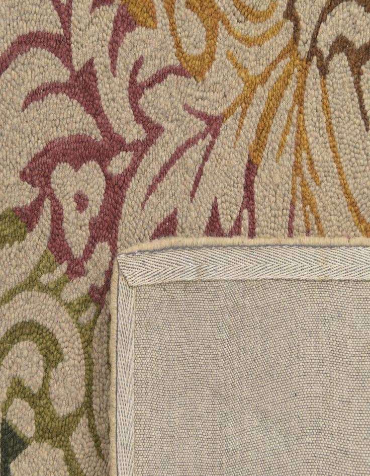 Detail image of  5' 1 x 7' 5 Agra Wool Rug