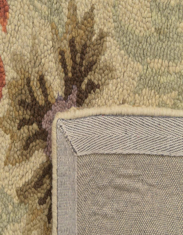 Detail image of  5' 1 x 8' Agra Wool Rug