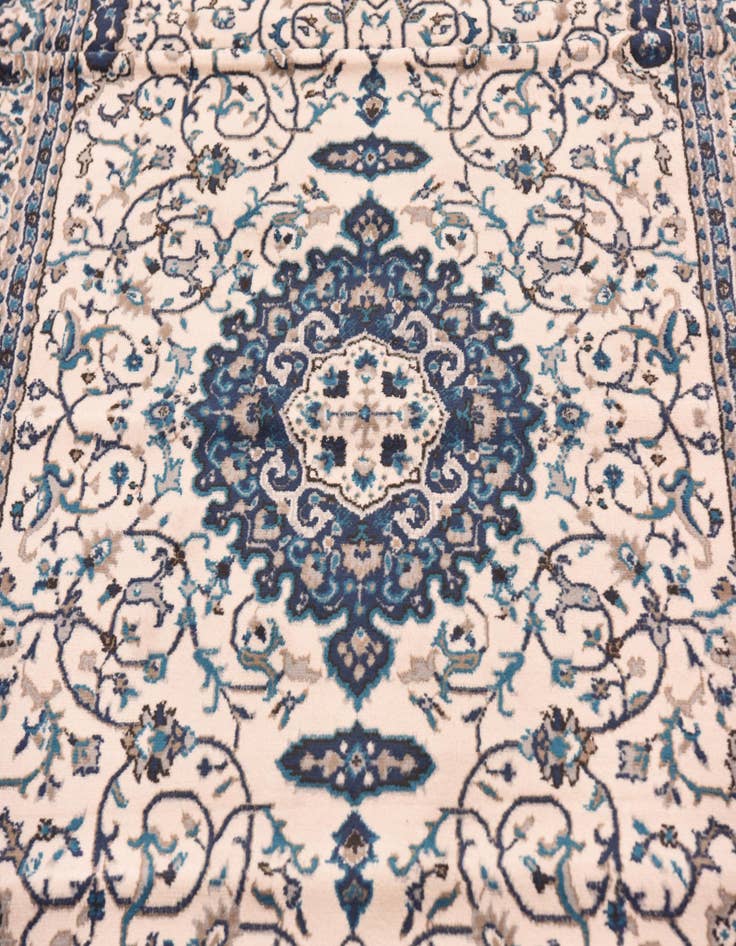 Detail image of  5' 4 x 7' 3 Amaya Rug