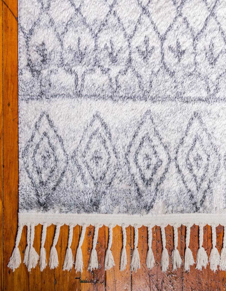 Detail image of  4' 5 x 6' 3 Artemis Rug