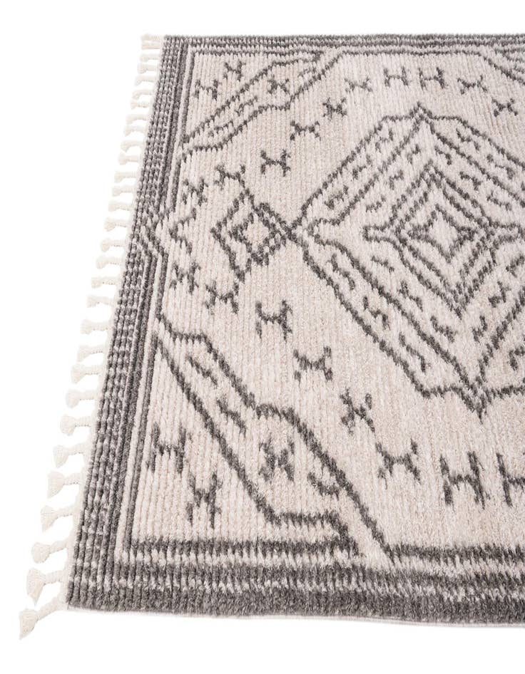 Detail image of  5' 3 x 7' 8 Athena Shag Rug
