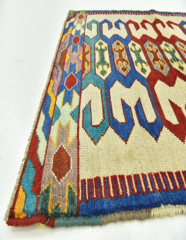 Detail image of  3' 2 x 4' 8  Hand Knotted Balouch Rug