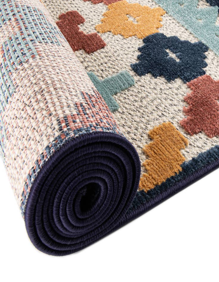 Detail image of  7' x 10'  Washable Belize Indoor / Outdoor Rug