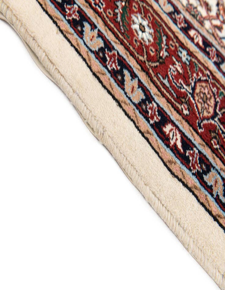 Detail image of  3' 5 x 4'  Hand Knotted Bidjar Wool Rug