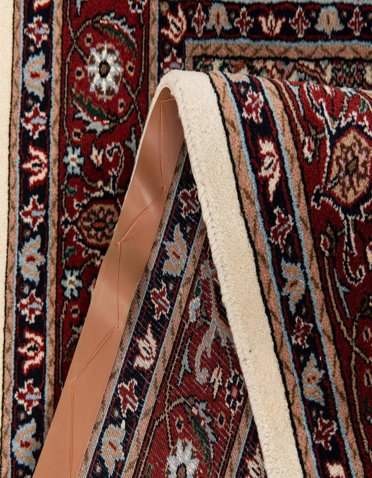 Detail image of  3' 5 x 4'  Hand Knotted Bidjar Wool Rug