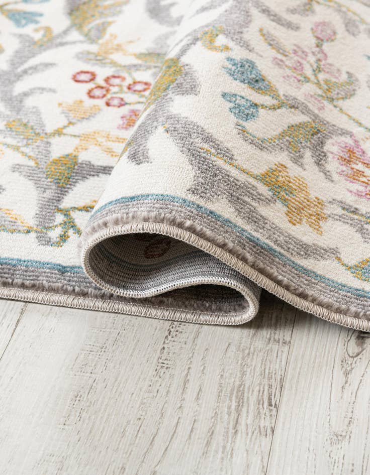 Detail image of  5' x 8' Blossom Rug