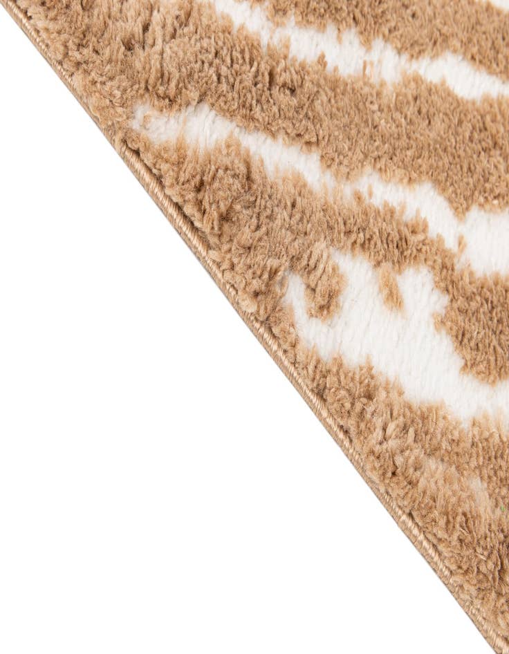 Detail image of  5' 3 x 7' 9 Caspian Rug