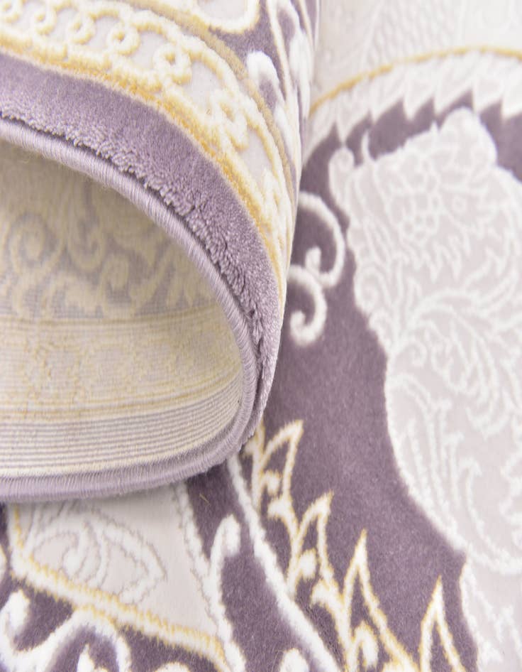 Detail image of  6' 6 x 9' 10 Chateau Rug