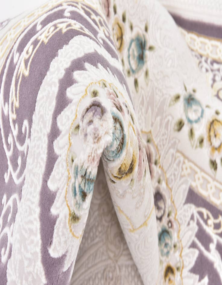 Detail image of  6' 6 x 9' 10 Chateau Rug