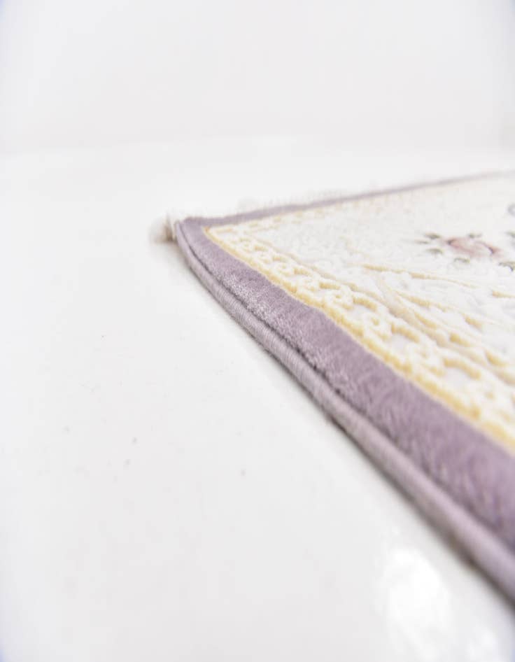 Detail image of  6' 6 x 9' 10 Chateau Rug