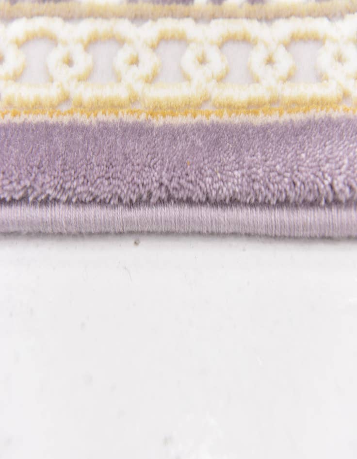 Detail image of  6' 6 x 9' 10 Chateau Rug