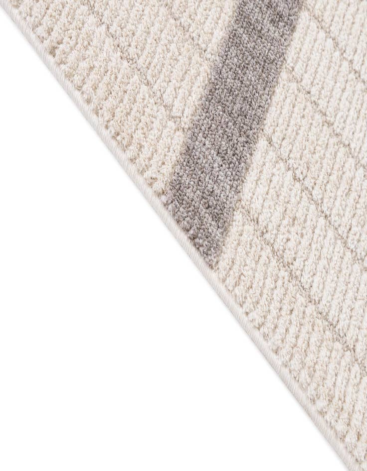 Detail image of  5' 3 x 7' 10 Cherokee Rug