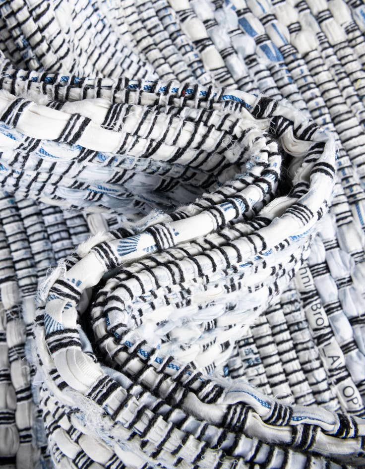 Detail image of  9' x 12' 2  Hand Woven Chindi Cotton Rug