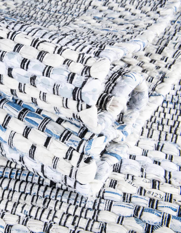 Detail image of  9' x 12' 2  Hand Woven Chindi Cotton Rug