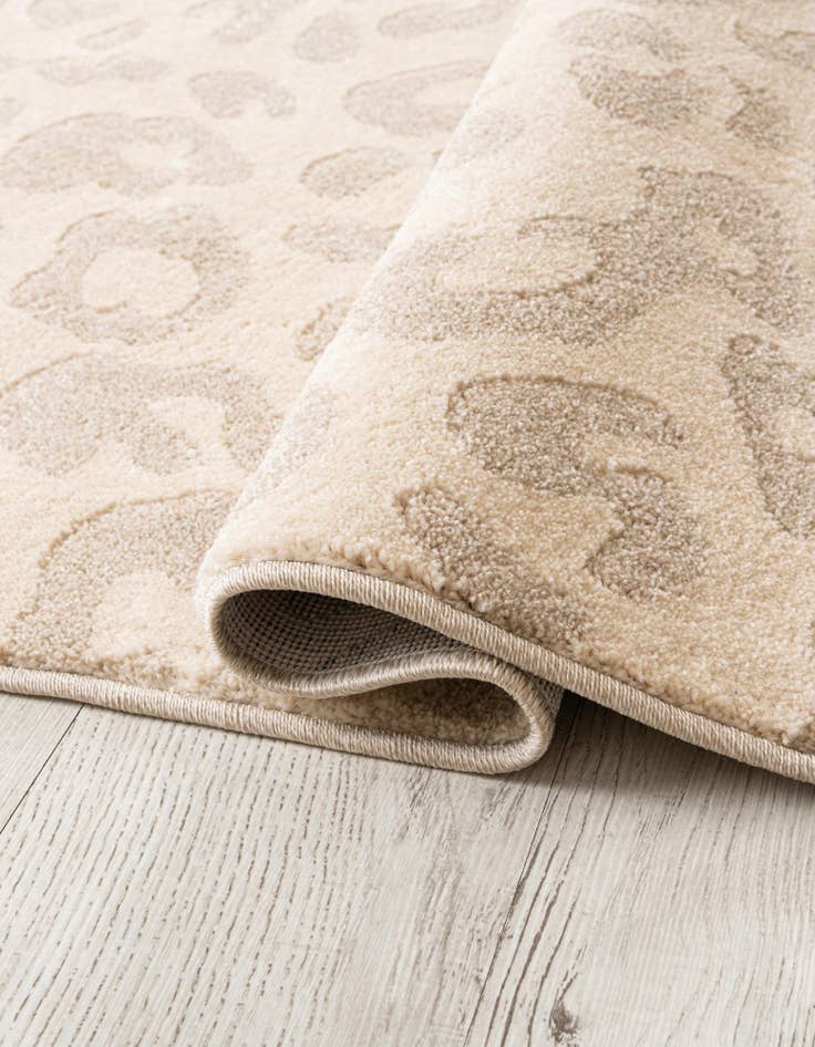 Detail image of  4' x 6' Contour Rug