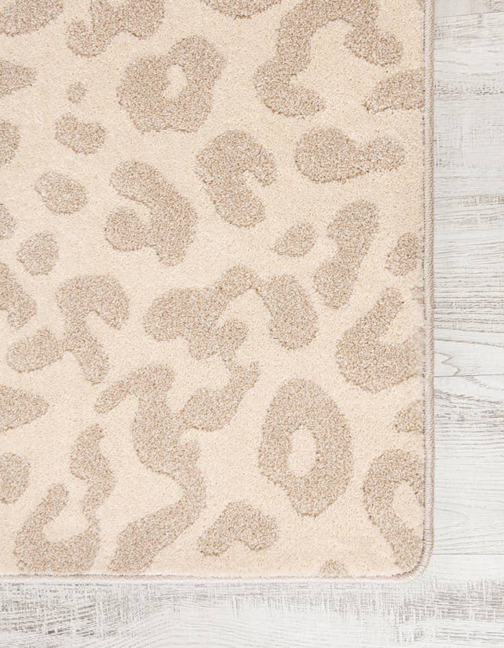 Detail image of  4' x 6' Contour Rug