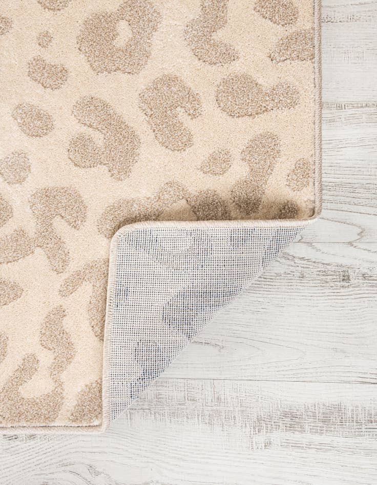 Detail image of  4' x 6' Contour Rug