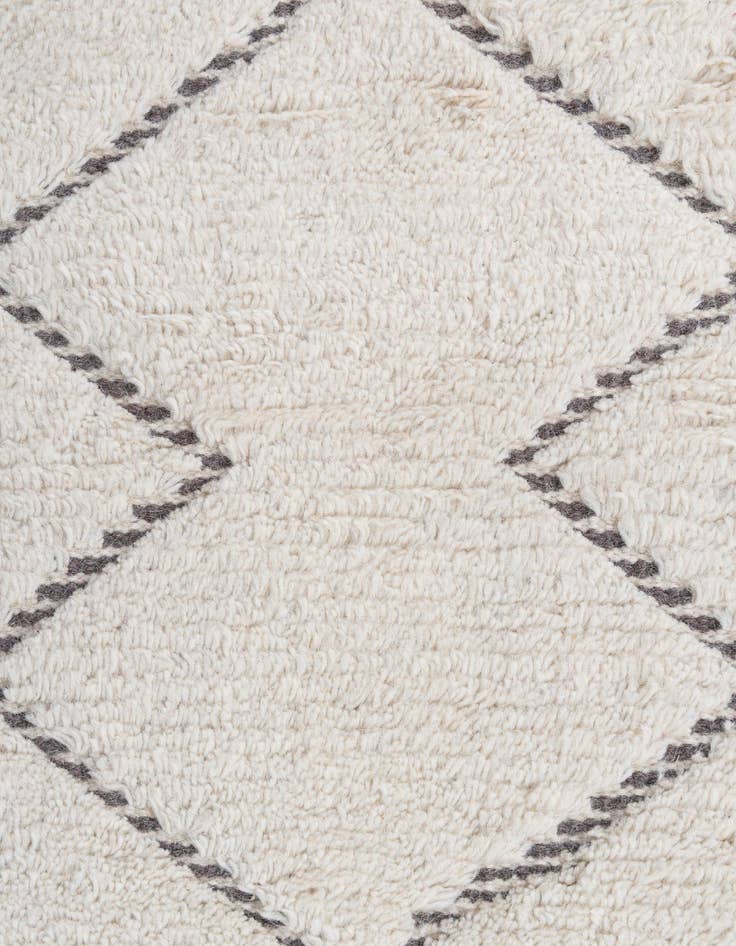 Detail image of  5' 7 x 7' 8  Hand Knotted Darya Wool Rug