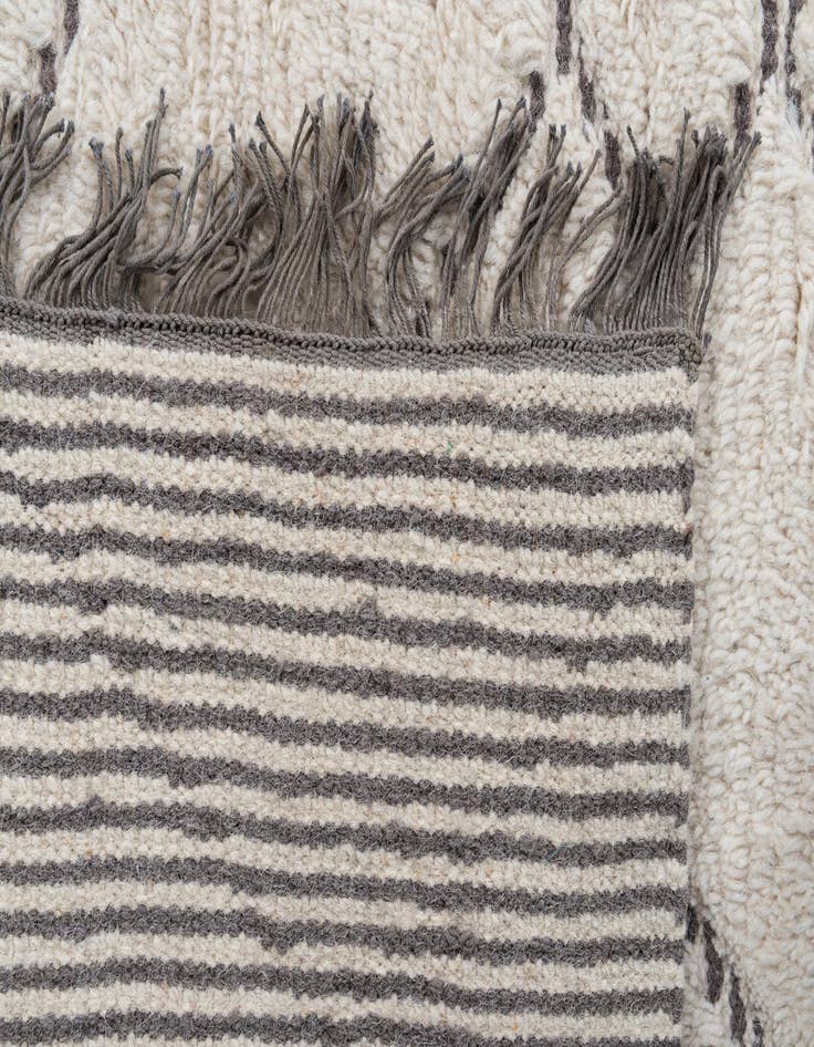 Detail image of  5' 7 x 7' 8  Hand Knotted Darya Wool Rug