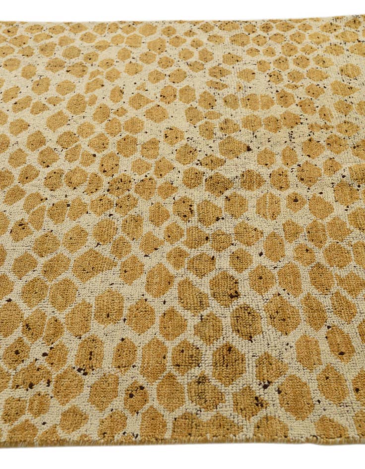 Detail image of  5' x 8'  Hand Knotted Darya Wool Rug