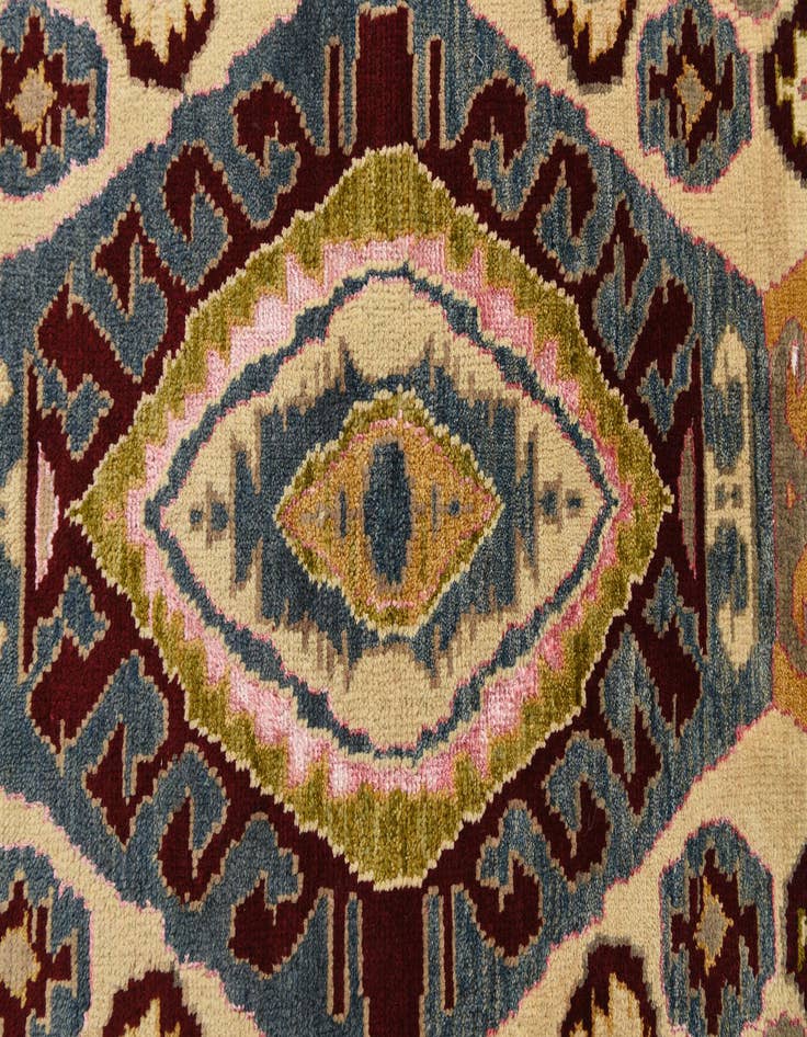 Detail image of  7' 10 x 9' 9  Hand Knotted Darya Rug
