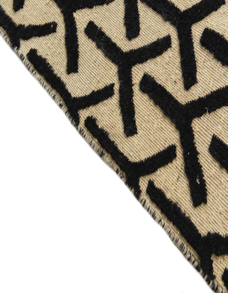 Detail image of  6' 8 x 9' 10  Hand Knotted Darya Wool Rug