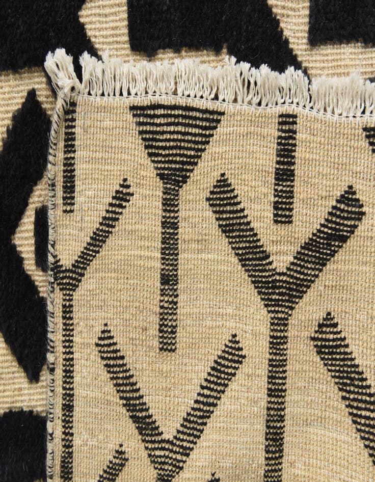 Detail image of  6' 8 x 9' 10  Hand Knotted Darya Wool Rug