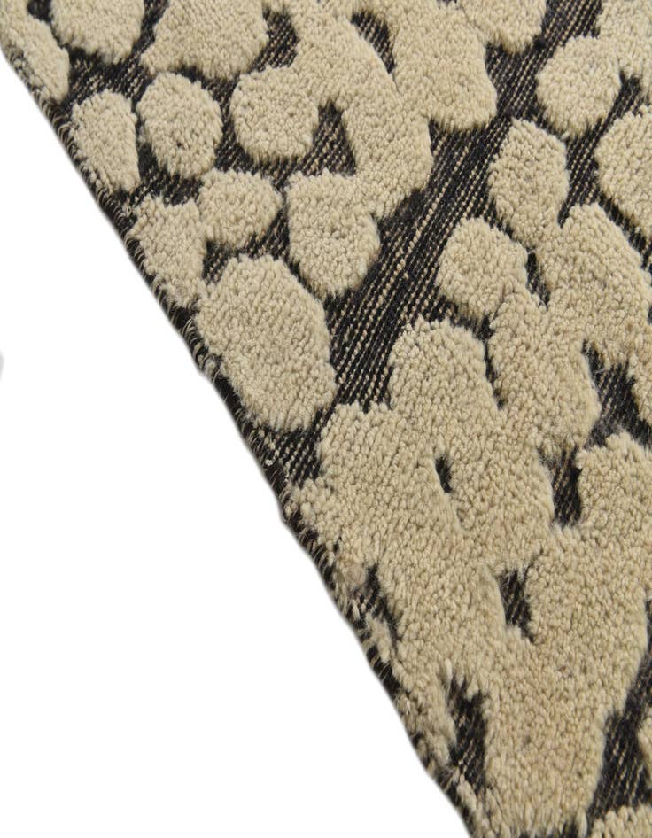 Detail image of  6' 5 x 10' 3  Hand Knotted Darya Wool Rug