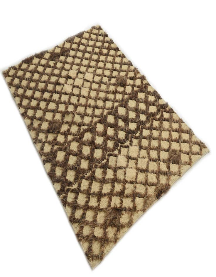 Detail image of  4' 2 x 5' 8  Hand Knotted Darya Wool Rug