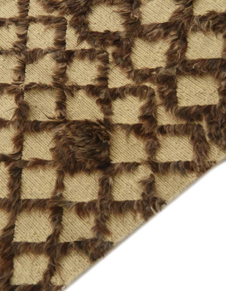 Detail image of  4' 2 x 5' 8  Hand Knotted Darya Wool Rug