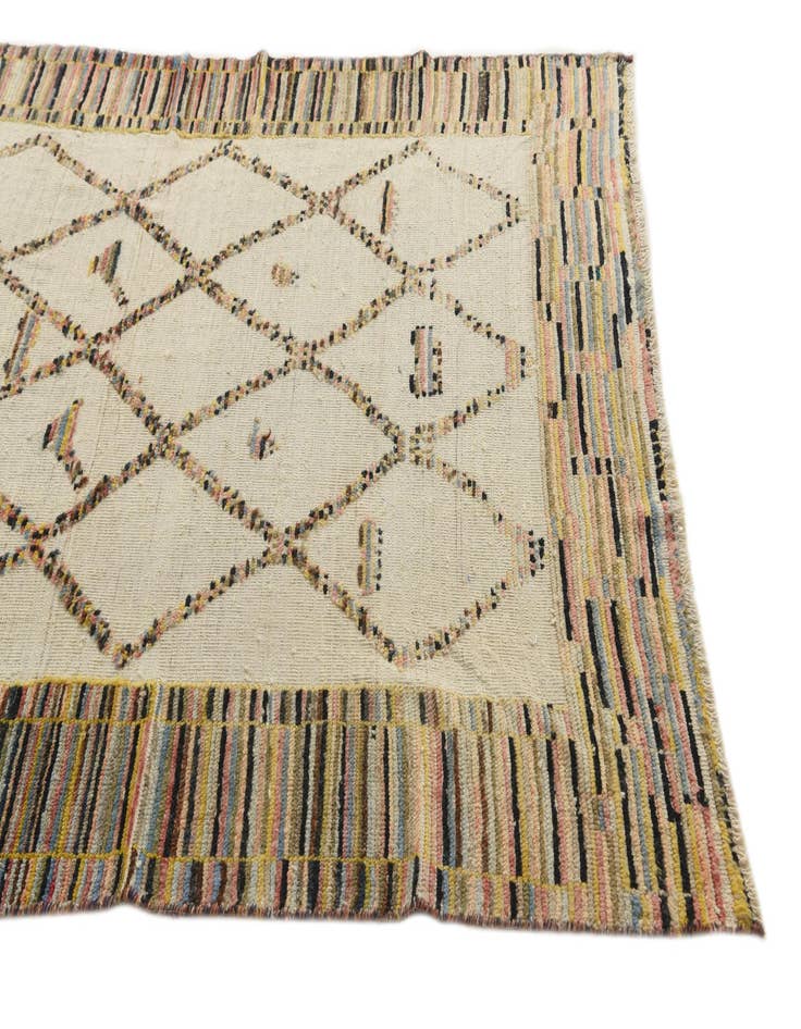 Detail image of  5' 3 x 7' 7  Hand Knotted Darya Wool Rug