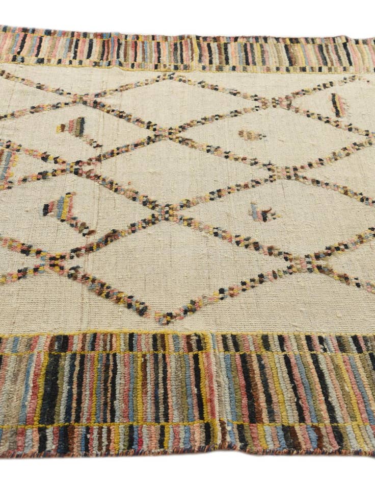 Detail image of  5' 3 x 7' 7  Hand Knotted Darya Wool Rug