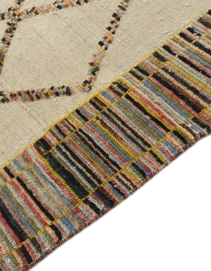 Detail image of  5' 3 x 7' 7  Hand Knotted Darya Wool Rug