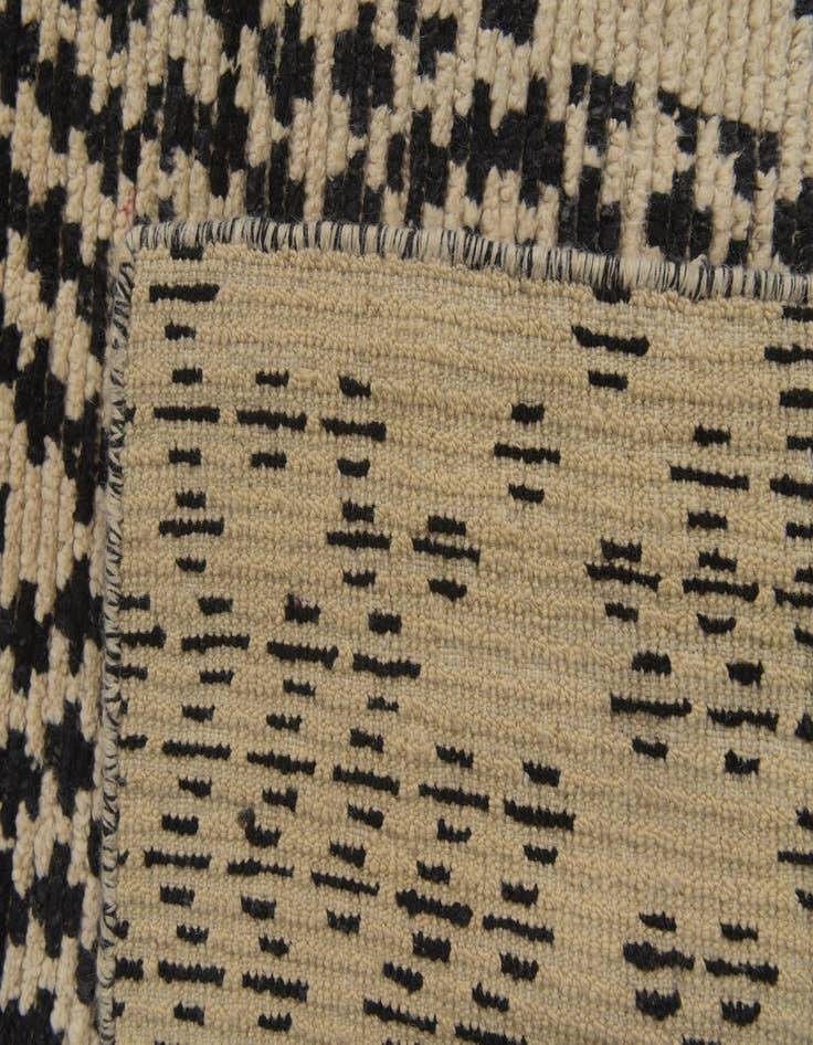 Detail image of  5' 8 x 7' 9  Hand Knotted Darya Wool Rug