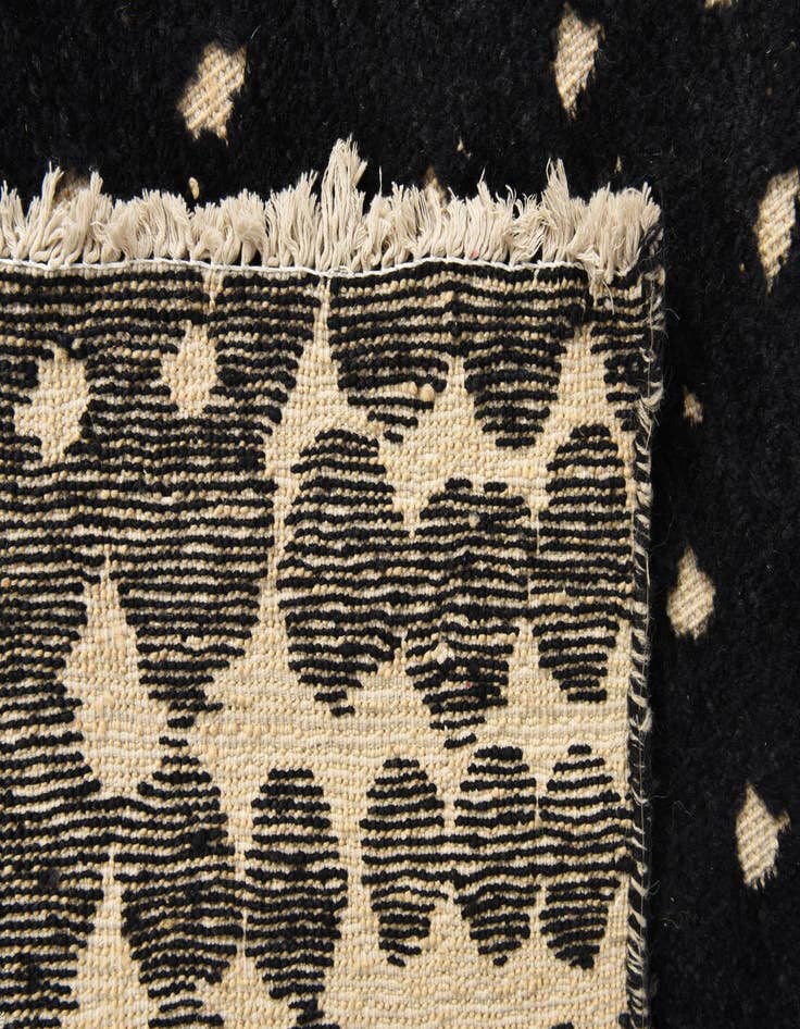 Detail image of  9' 10 x 14'  Hand Knotted Darya Wool Rug
