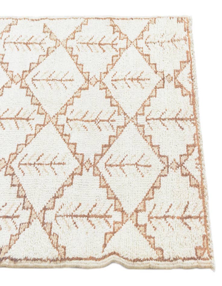 Detail image of  2' 7 x 4' 5  Hand Knotted Darya Wool Rug