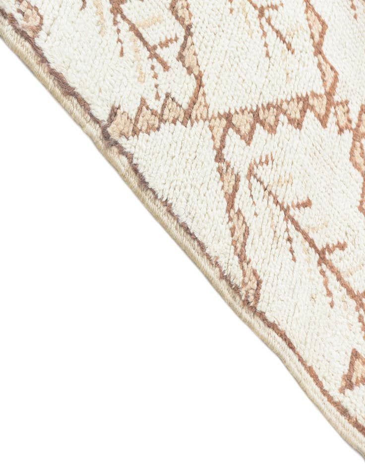 Detail image of  2' 7 x 4' 5  Hand Knotted Darya Wool Rug