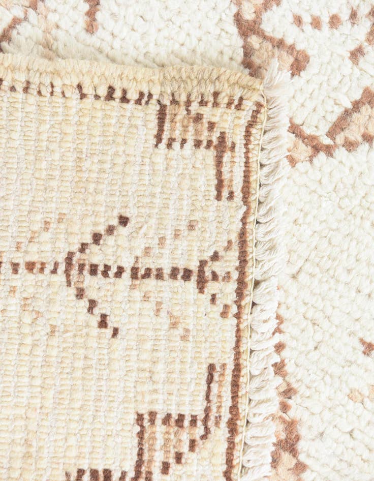 Detail image of  2' 7 x 4' 5  Hand Knotted Darya Wool Rug
