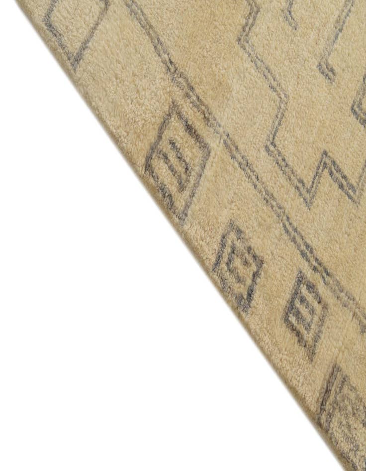 Detail image of  5' 5 x 8'  Hand Knotted Darya Wool Rug