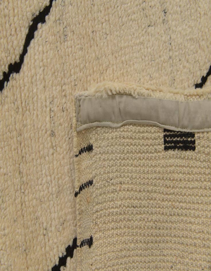 Detail image of  6' x 8'  Hand Knotted Darya Wool Rug