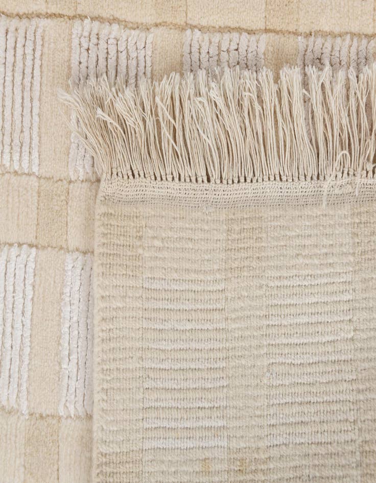 Detail image of  6' 6 x 9' 9  Hand Knotted Darya Wool Rug