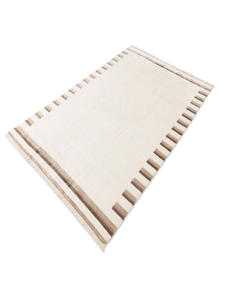 Detail image of  6' 5 x 9' 8  Hand Knotted Darya Wool Rug