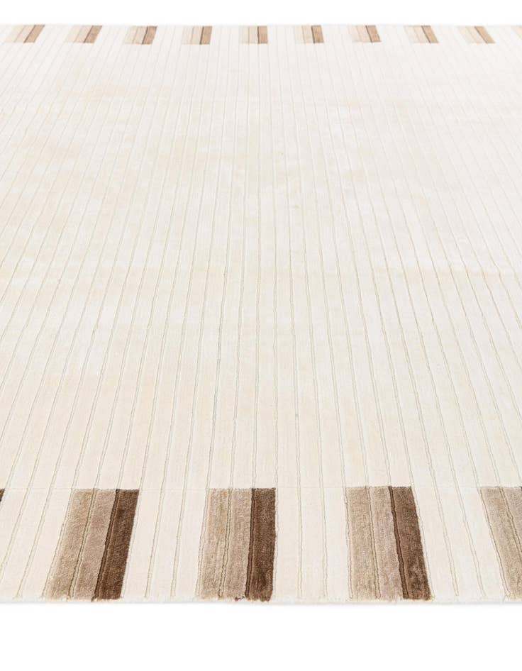 Detail image of  6' 5 x 9' 8  Hand Knotted Darya Wool Rug