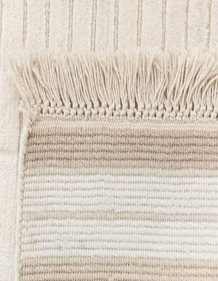 Detail image of  6' 5 x 9' 8  Hand Knotted Darya Wool Rug