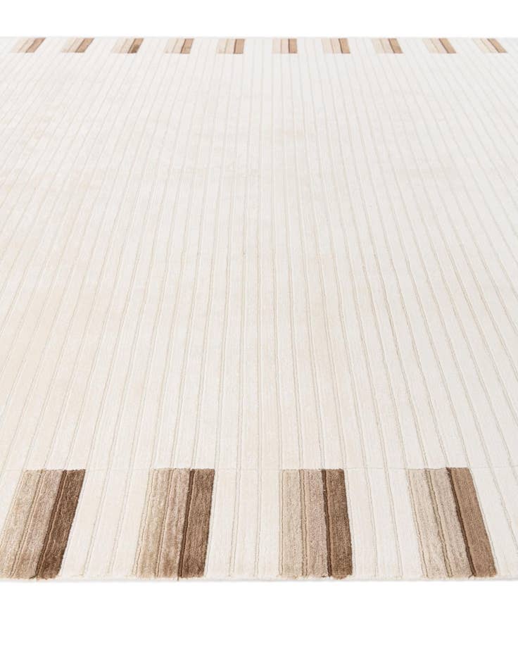 Detail image of  6' 6 x 9' 9  Hand Knotted Darya Wool Rug