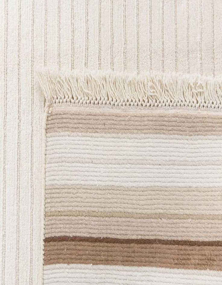 Detail image of  6' 6 x 9' 9  Hand Knotted Darya Wool Rug