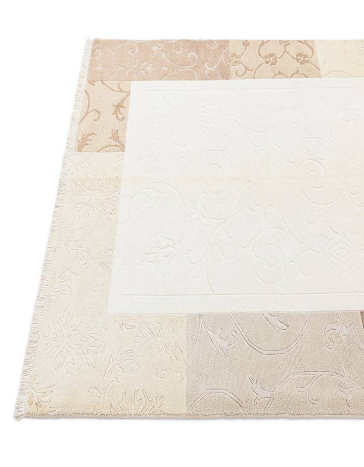 Detail image of  4' 7 x 6' 8  Hand Knotted Darya Wool Rug