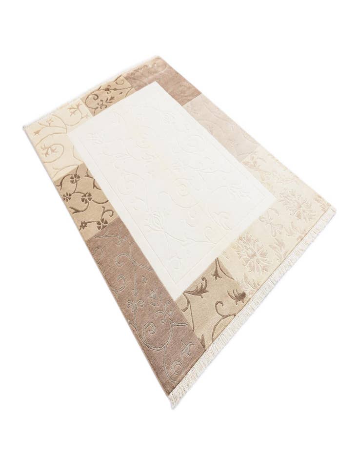 Detail image of  4' 7 x 6' 7  Hand Knotted Darya Wool Rug