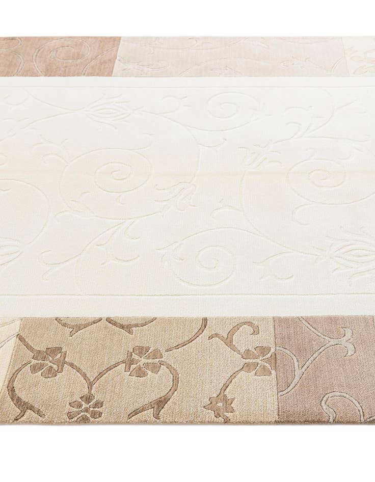 Detail image of  4' 7 x 6' 7  Hand Knotted Darya Wool Rug